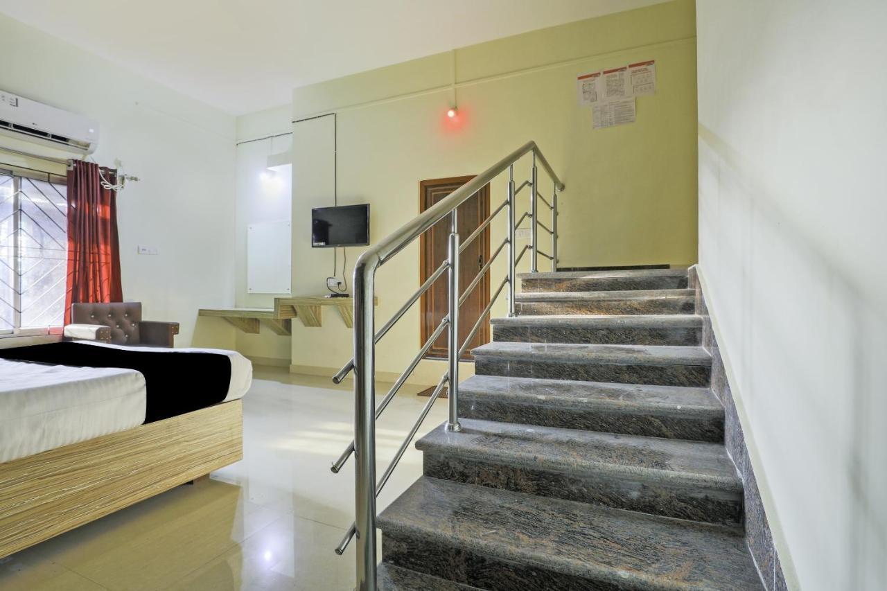 Collection O Hotel Kaku Palasbari Dış mekan fotoğraf