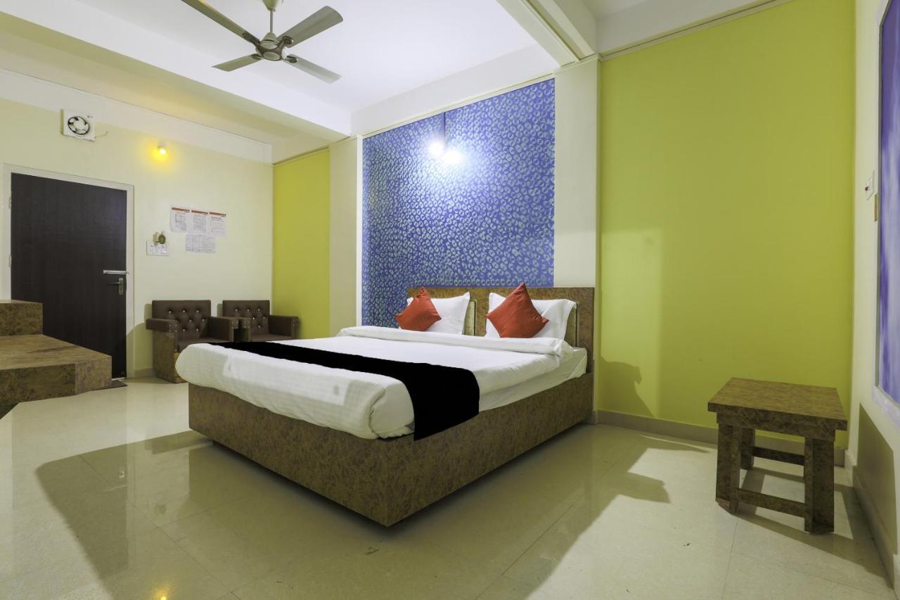 Collection O Hotel Kaku Palasbari Dış mekan fotoğraf