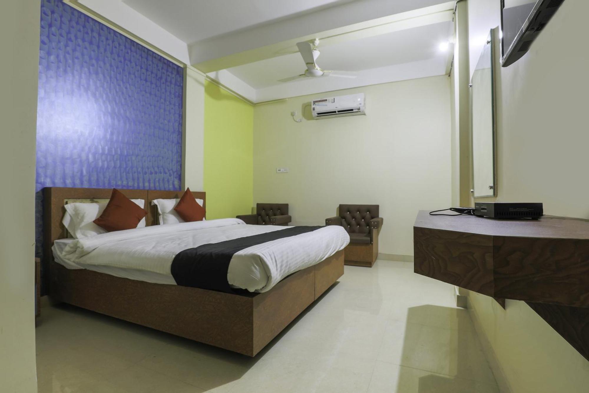 Collection O Hotel Kaku Palasbari Dış mekan fotoğraf