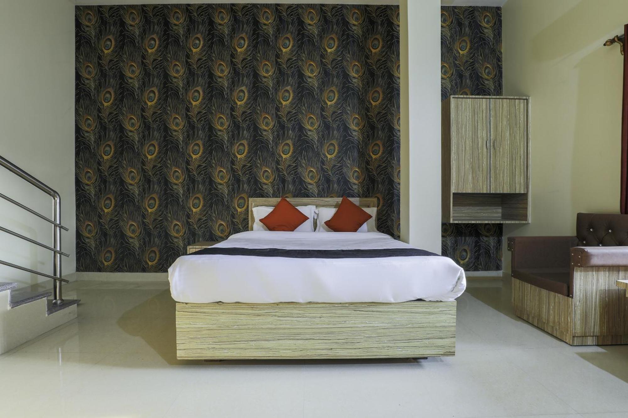 Collection O Hotel Kaku Palasbari Dış mekan fotoğraf