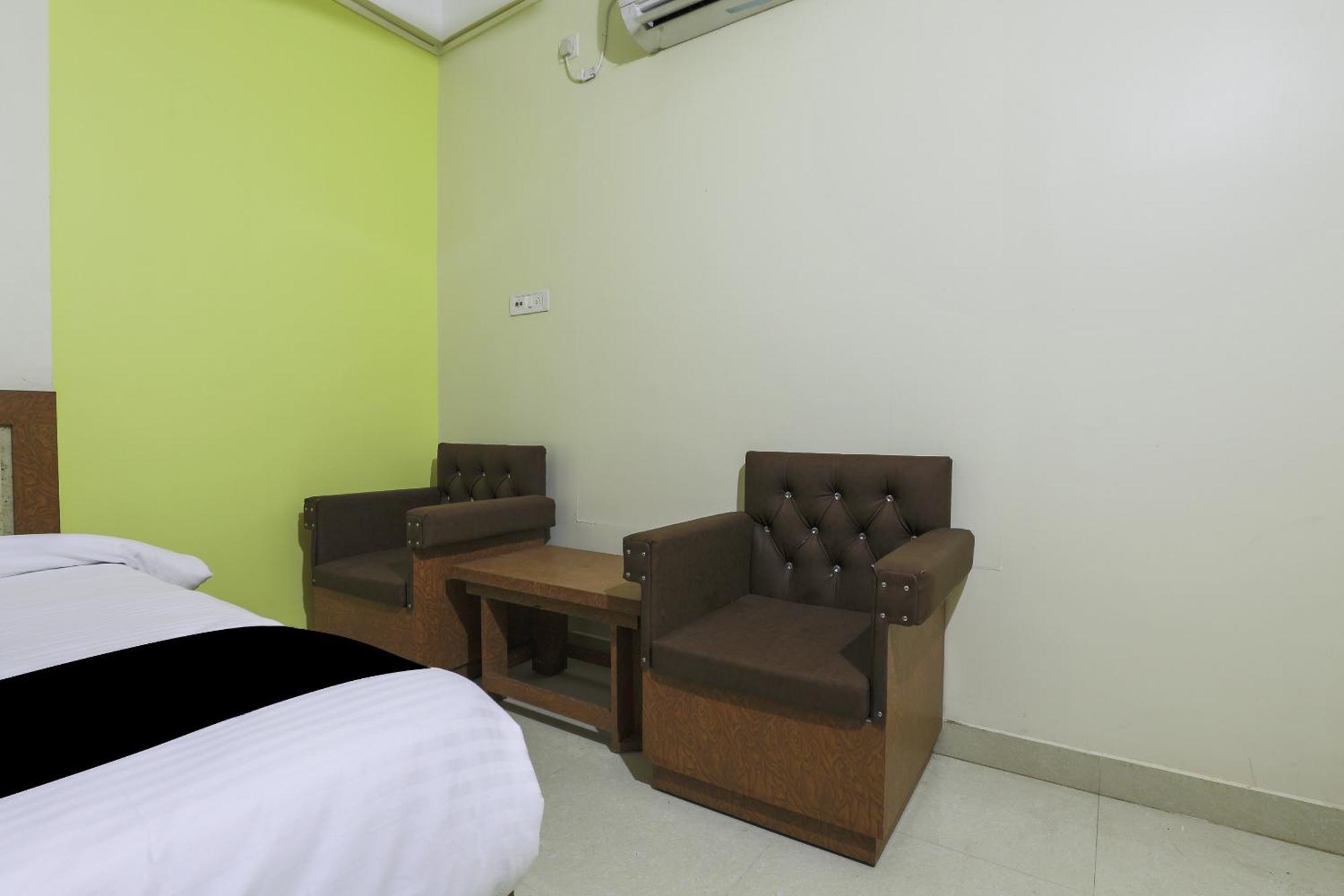 Collection O Hotel Kaku Palasbari Dış mekan fotoğraf