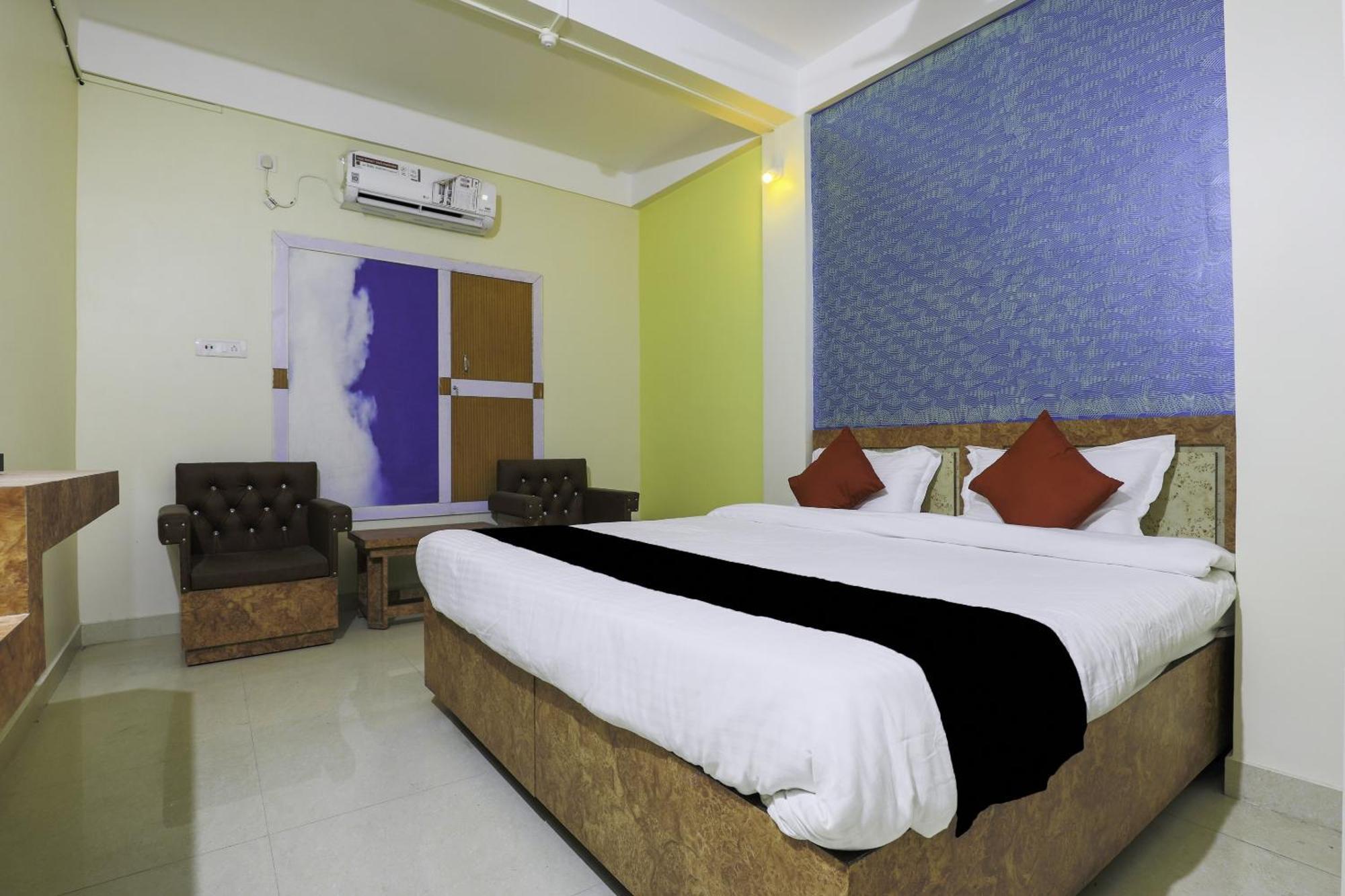 Collection O Hotel Kaku Palasbari Dış mekan fotoğraf