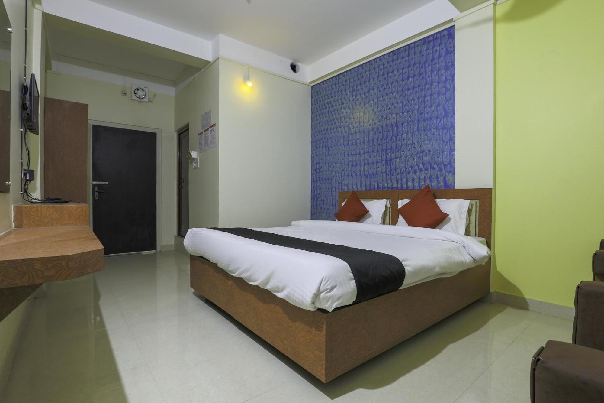 Collection O Hotel Kaku Palasbari Dış mekan fotoğraf