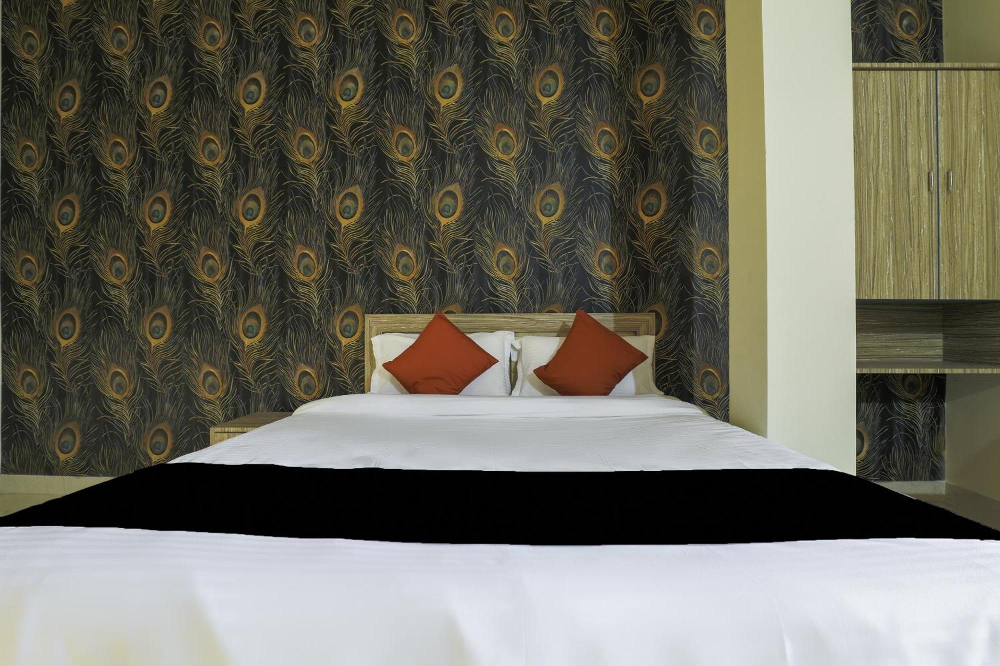 Collection O Hotel Kaku Palasbari Dış mekan fotoğraf