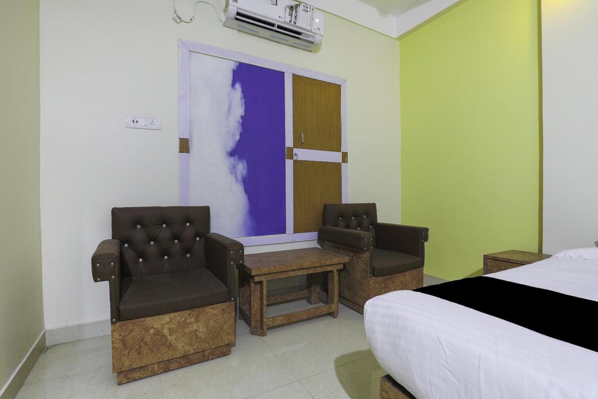 Collection O Hotel Kaku Palasbari Dış mekan fotoğraf