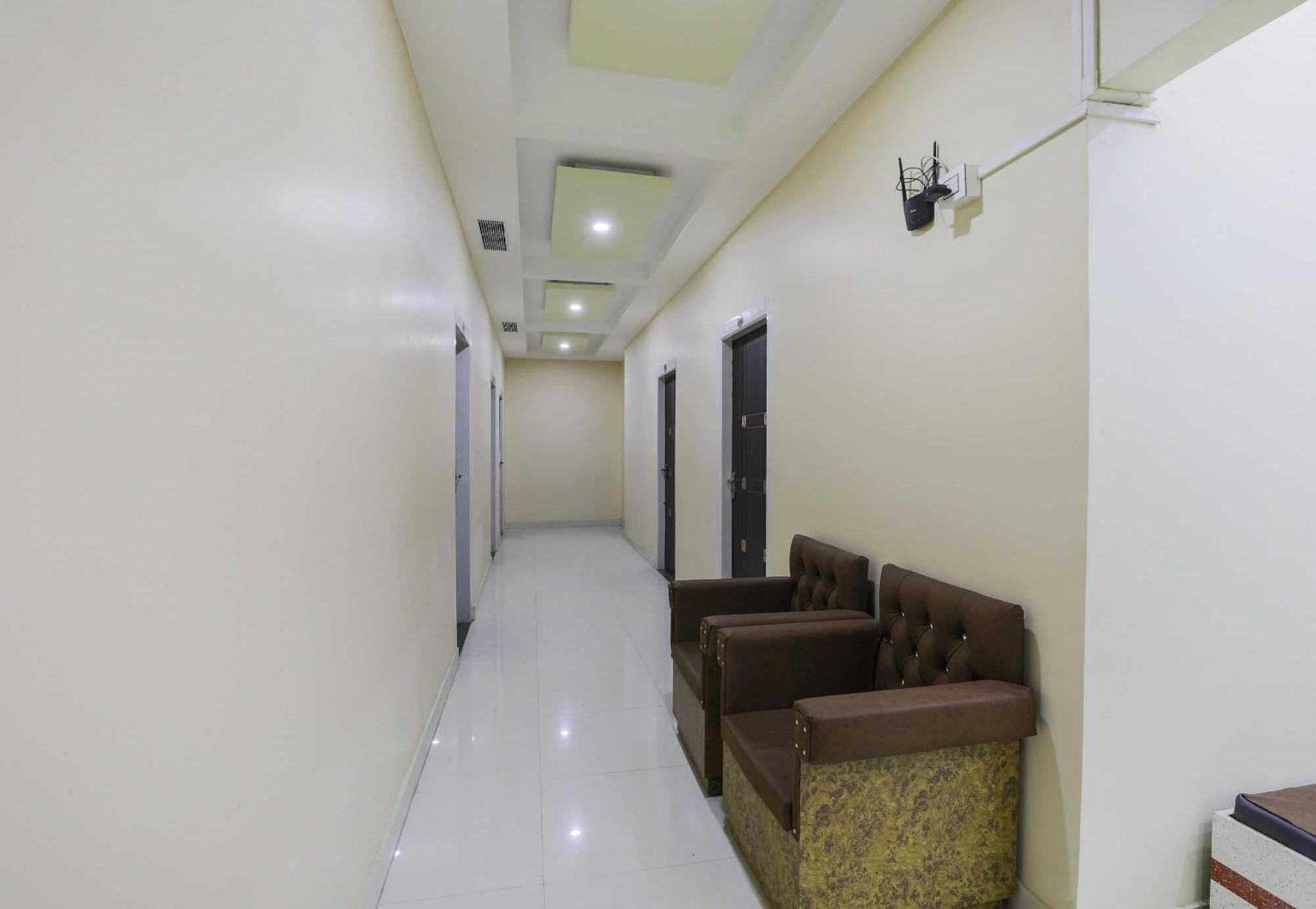 Collection O Hotel Kaku Palasbari Dış mekan fotoğraf