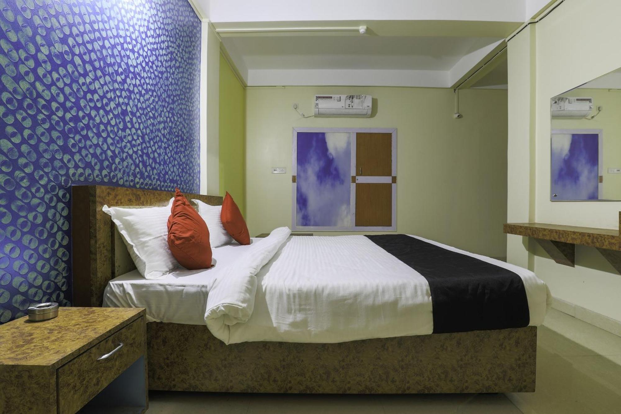 Collection O Hotel Kaku Palasbari Dış mekan fotoğraf