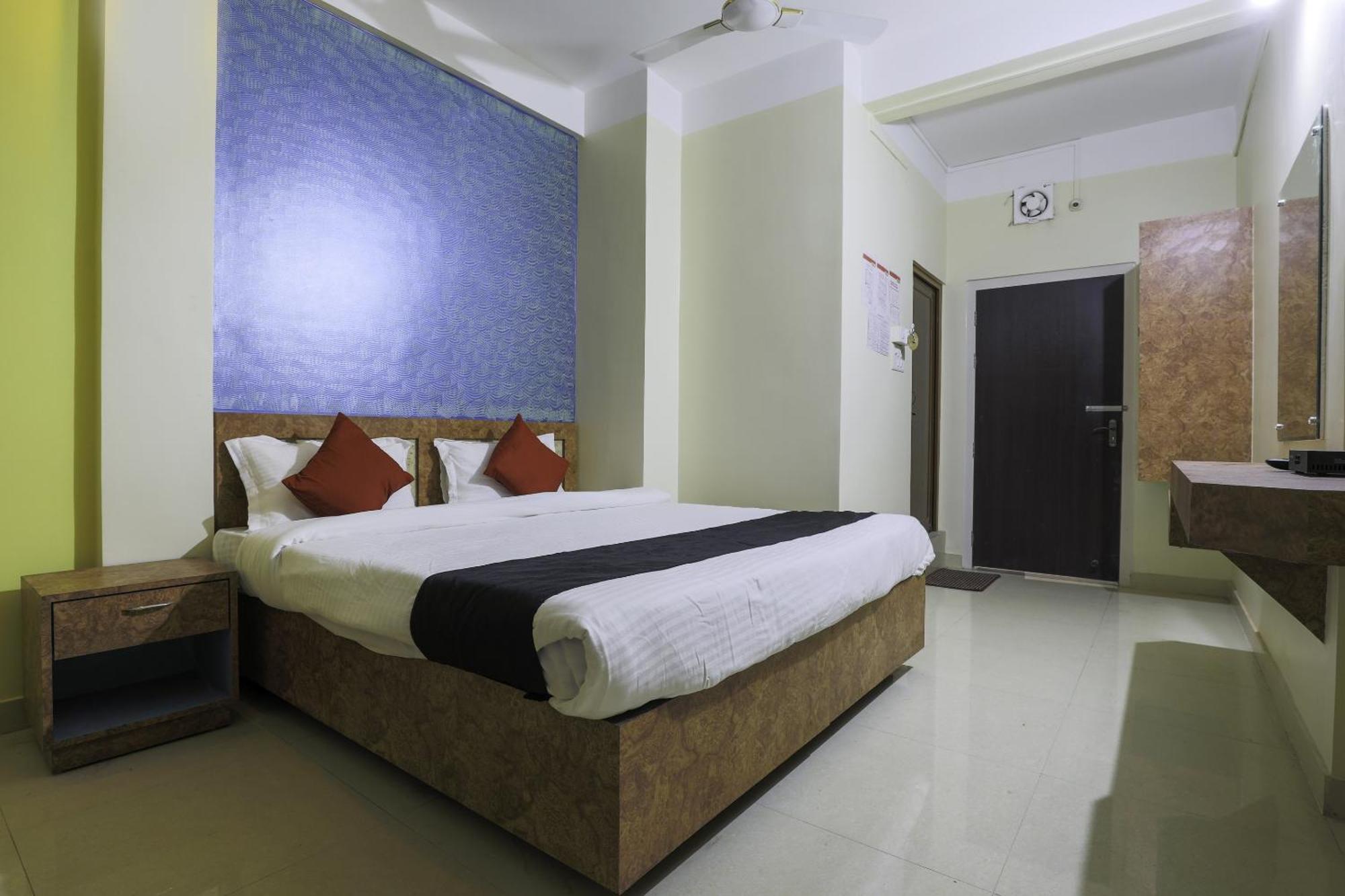 Collection O Hotel Kaku Palasbari Dış mekan fotoğraf