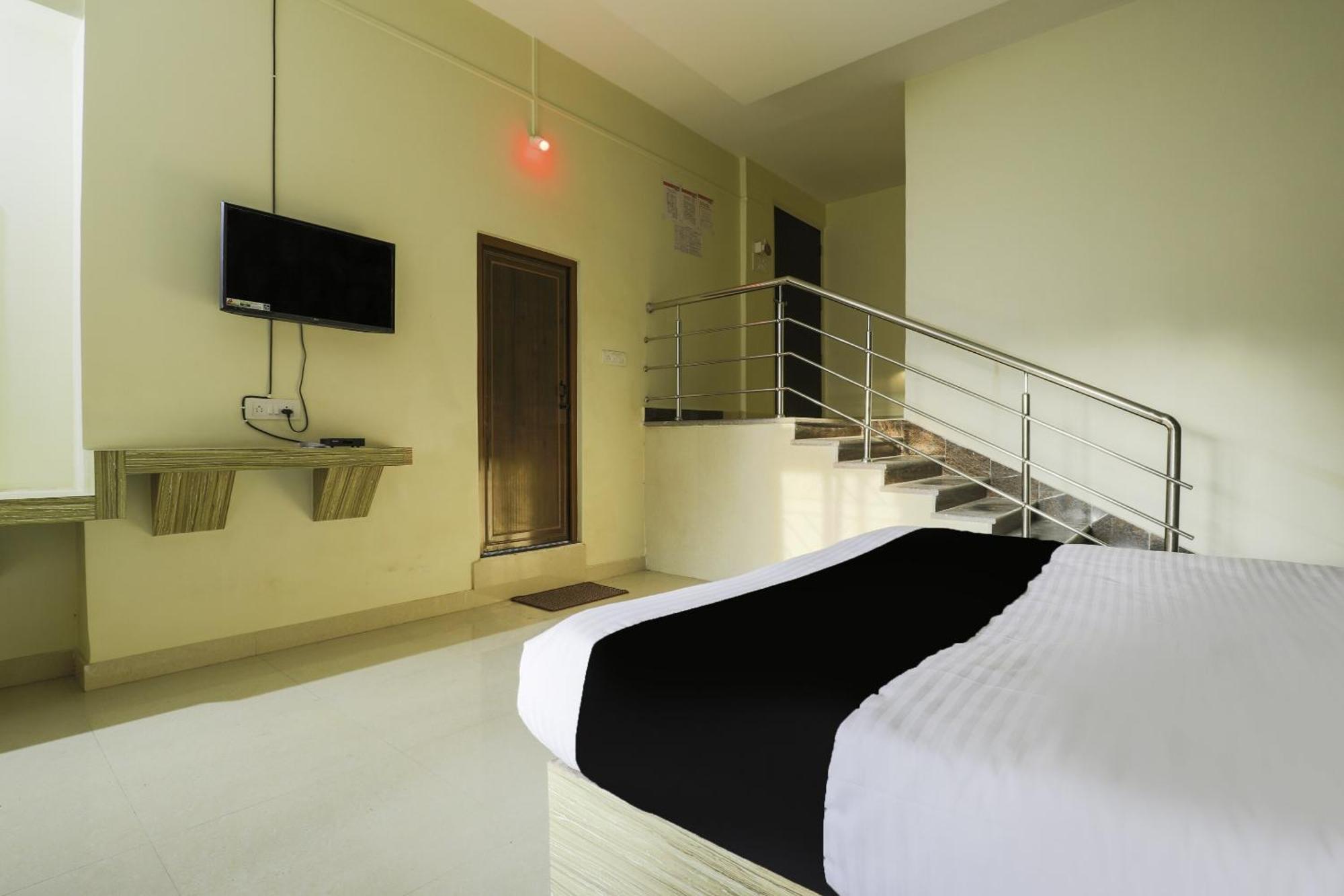 Collection O Hotel Kaku Palasbari Dış mekan fotoğraf