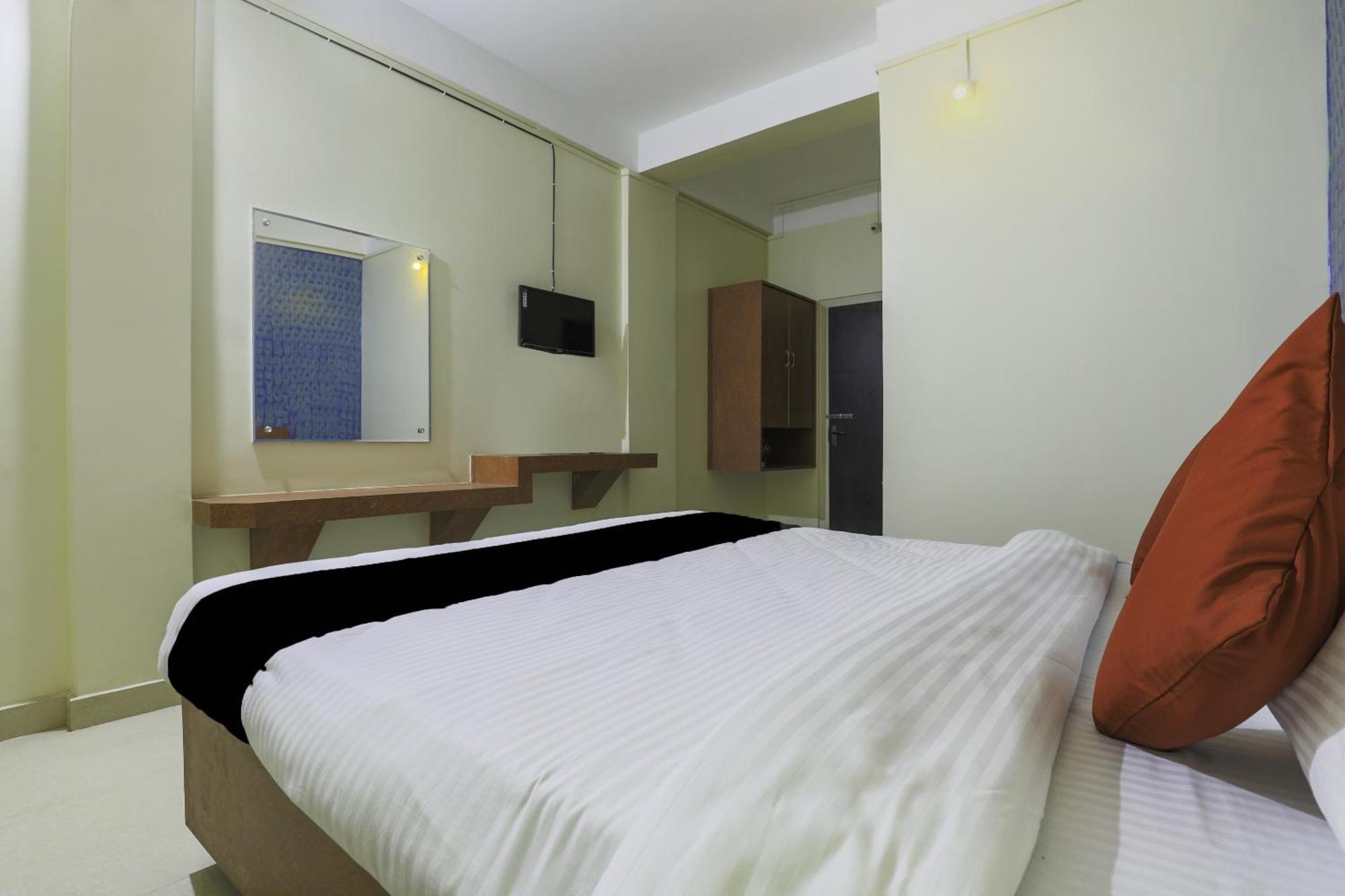 Collection O Hotel Kaku Palasbari Dış mekan fotoğraf