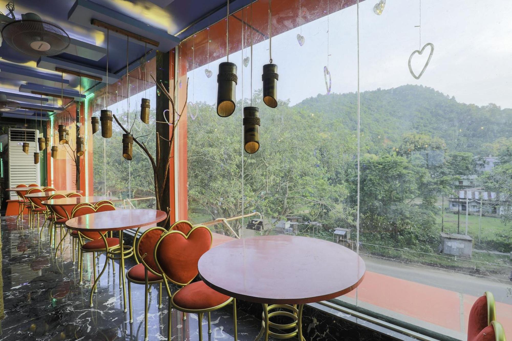 Collection O Hotel Kaku Palasbari Dış mekan fotoğraf