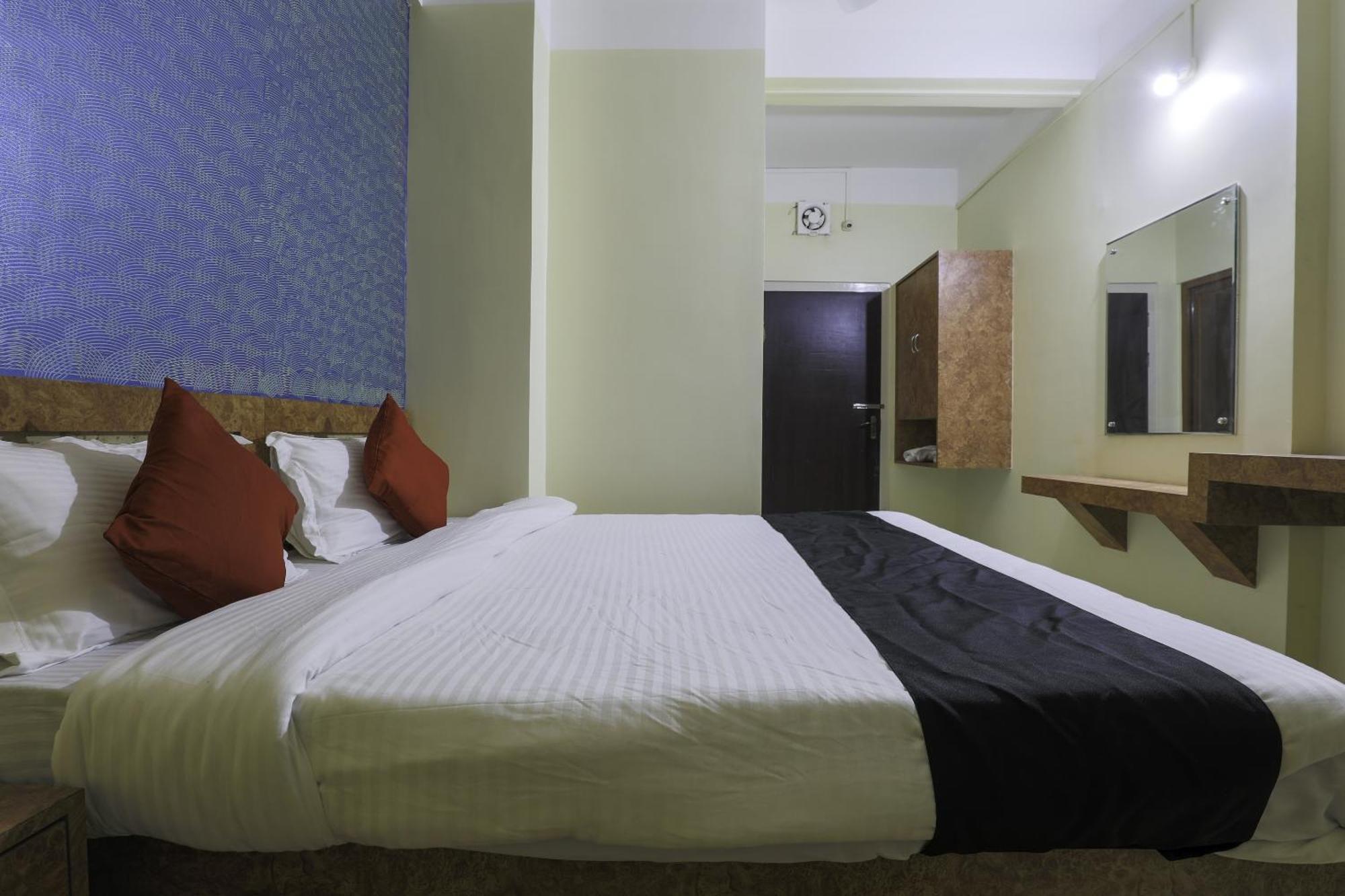 Collection O Hotel Kaku Palasbari Dış mekan fotoğraf