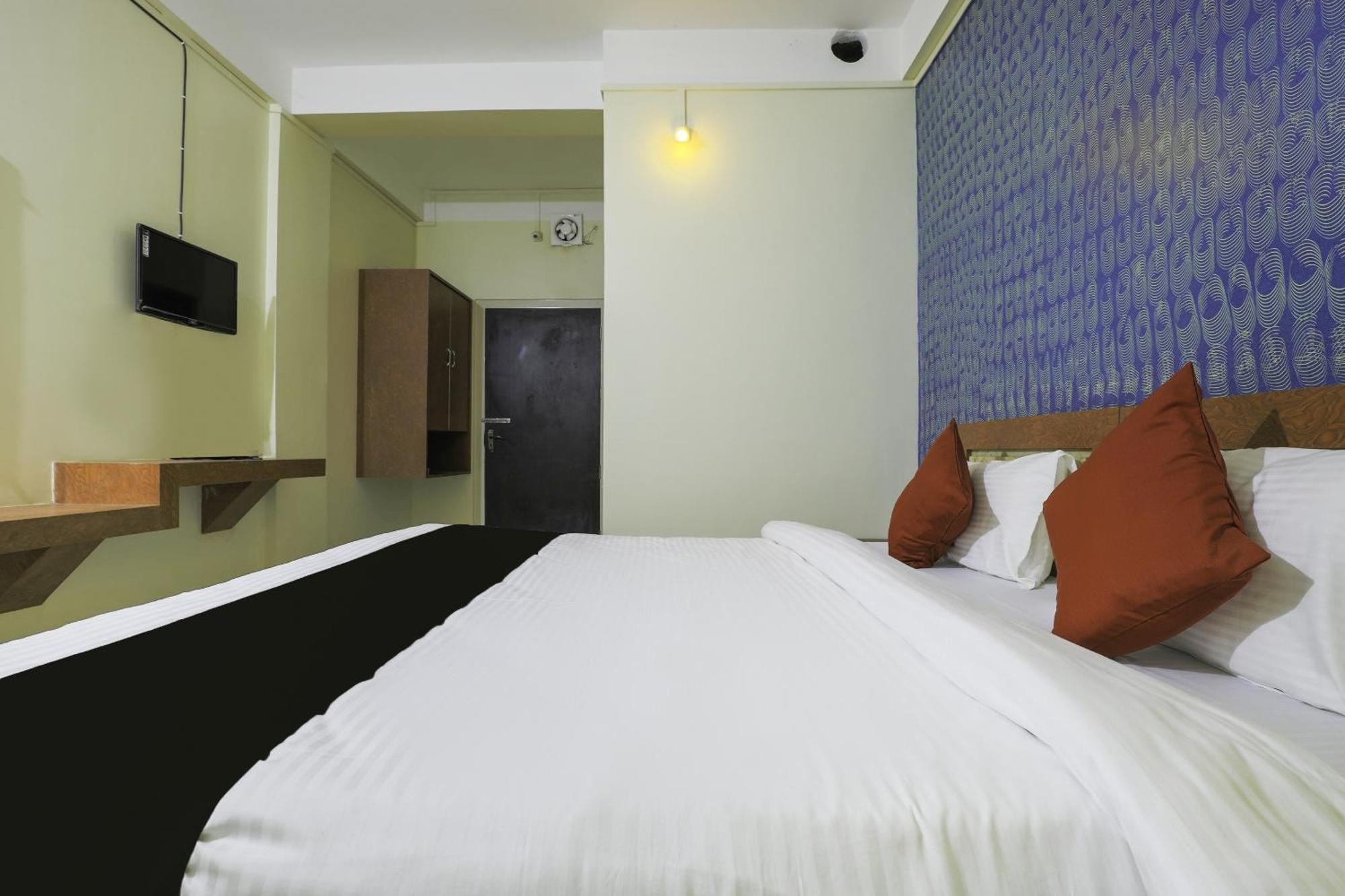 Collection O Hotel Kaku Palasbari Dış mekan fotoğraf