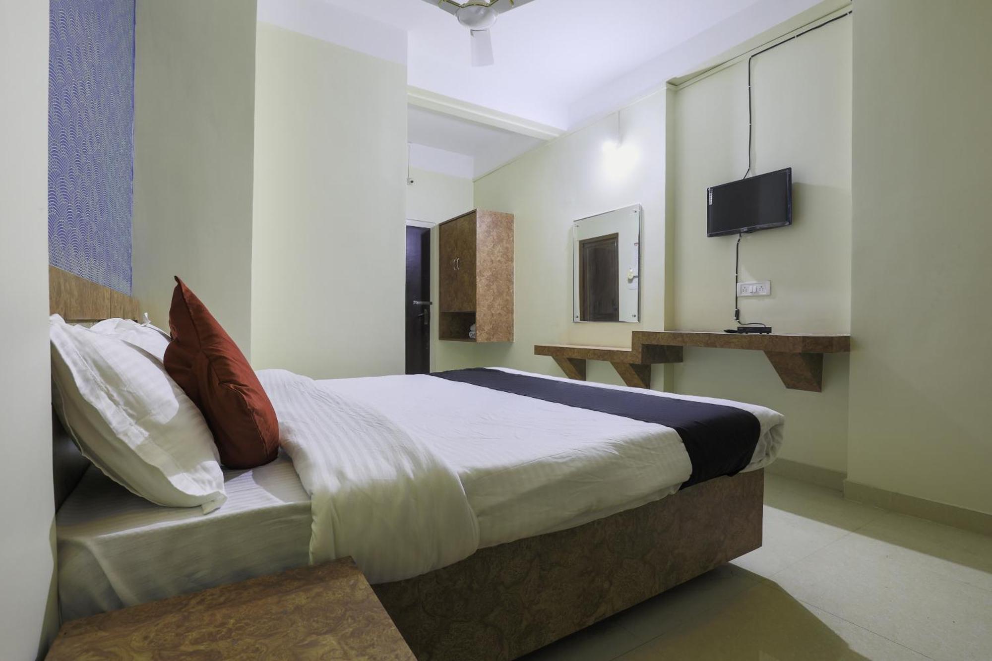 Collection O Hotel Kaku Palasbari Dış mekan fotoğraf