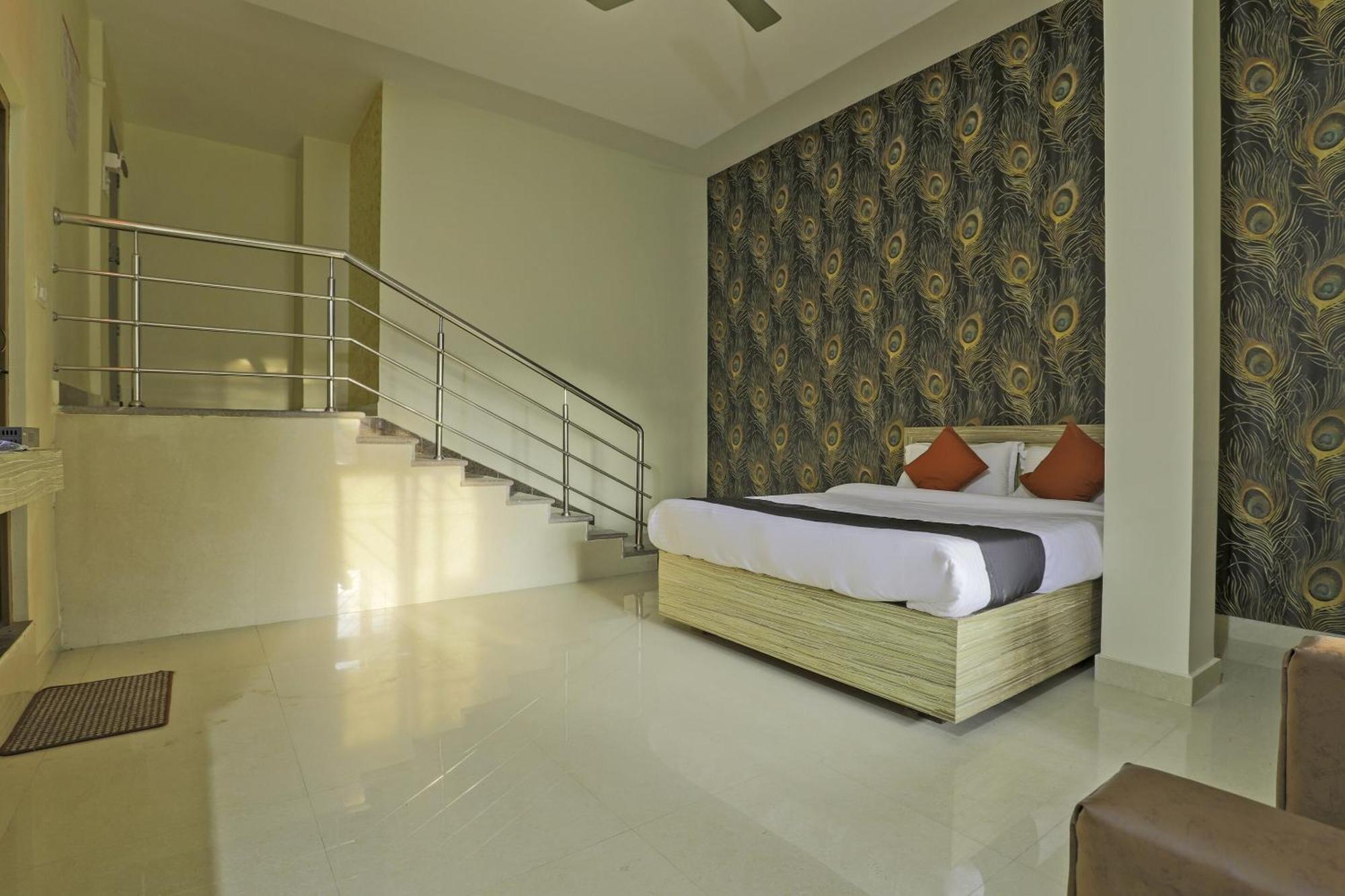 Collection O Hotel Kaku Palasbari Dış mekan fotoğraf